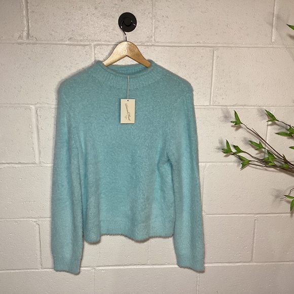 Target Universal Thread Plush Women’s Sweater | Small | Soft! - Picture 1 of 4